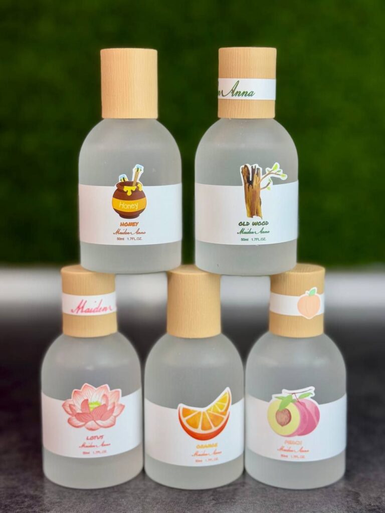 عطر بیکینی در چوبی میدن آنا رایحه ی گلی و میوه ای